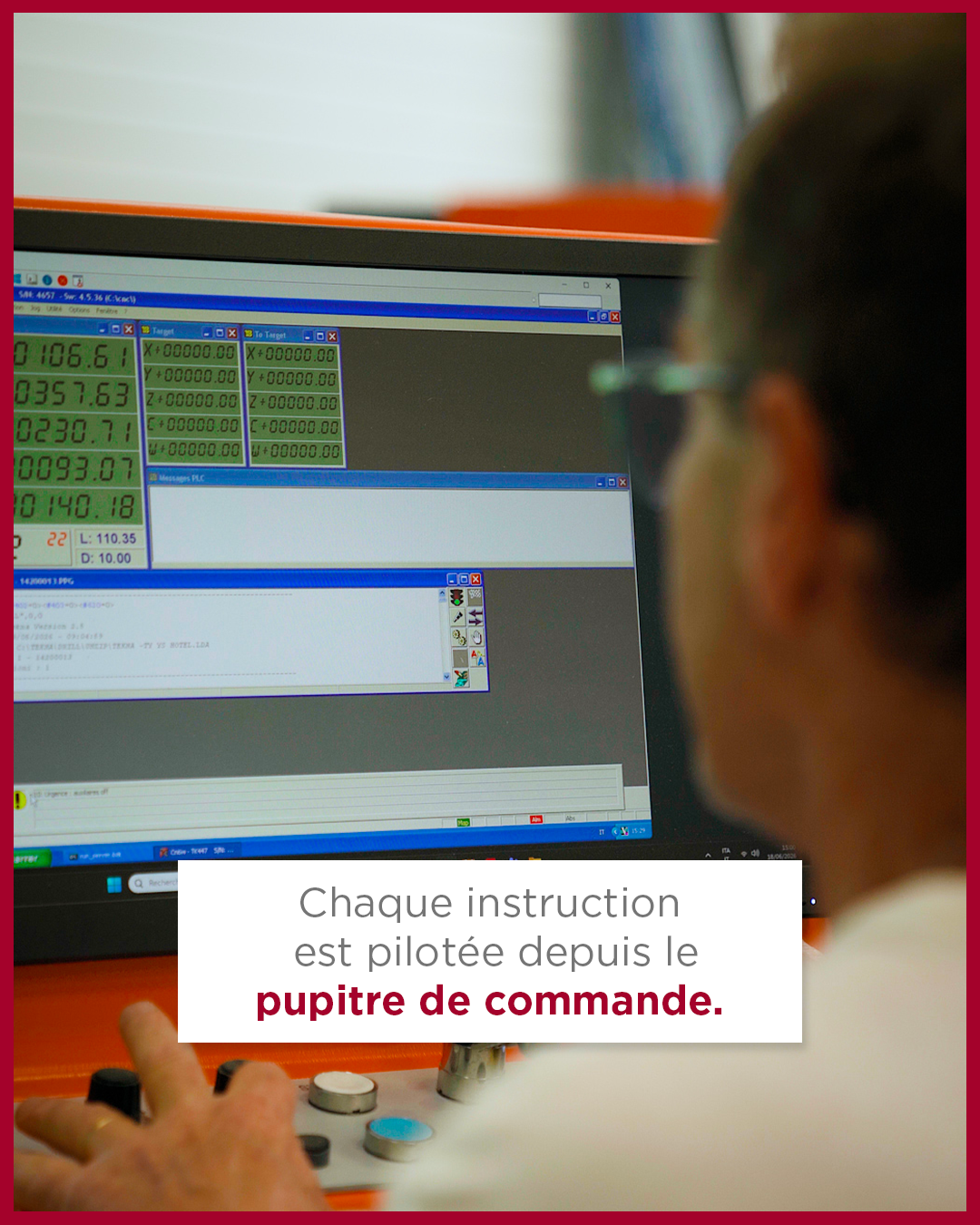 Commande numérique du centre d usinage Pupitre de commande numérique du centre d usinage piloté par le chef d atelier