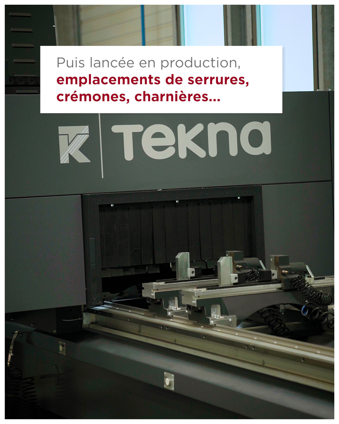 Usinage des profilés Tekna Usinage en production des emplacements de serrures et crémones sur la machine Tekna